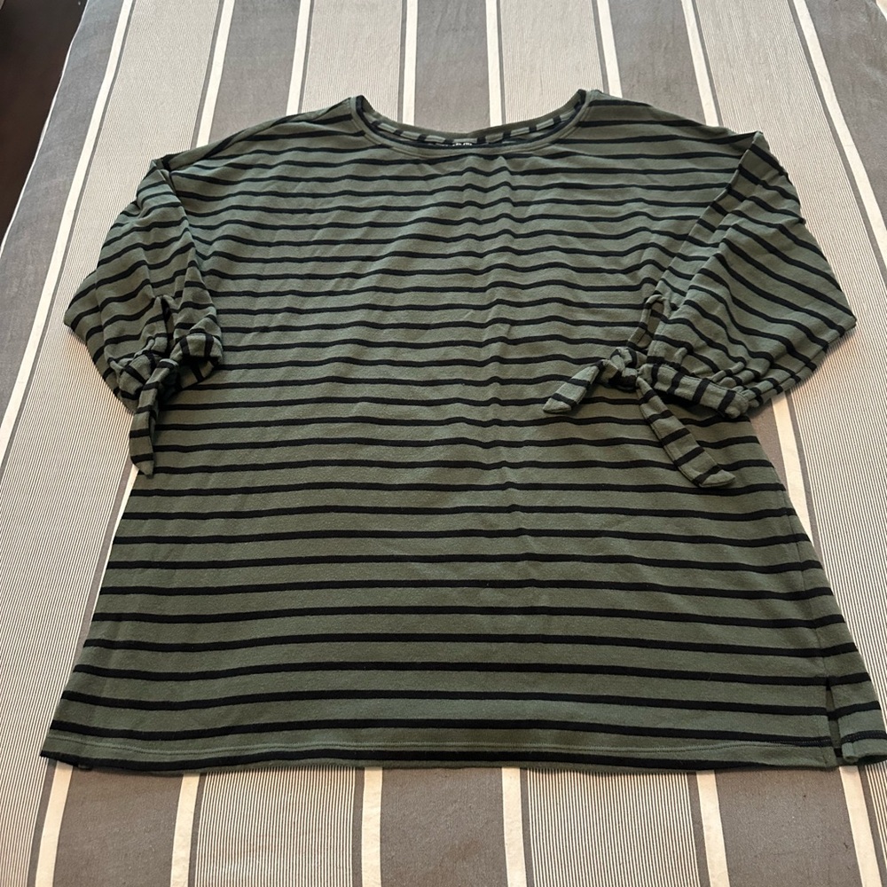 A Pea in the pod Maternity Shirt